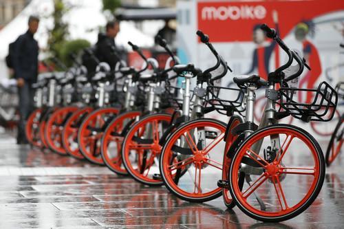 6月29日，來自中國(guó)的摩拜單車在英國(guó)第二大城市曼徹斯特亮相。新華社發(fā)