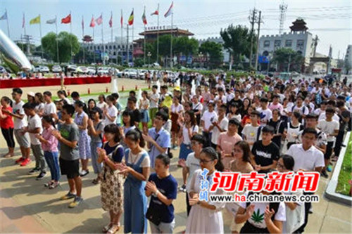 此次儀式中，雙匯集團(tuán)漯河總部共有210名員成為第一批“金秋獎(jiǎng)學(xué)”的獲得者。