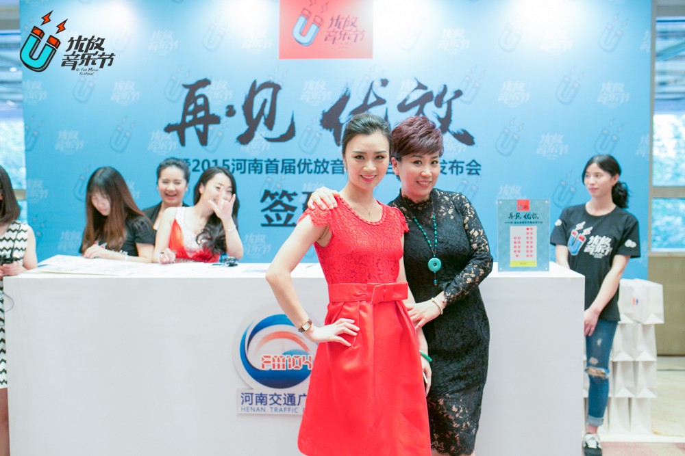 貼心的南方姐姐和美女主播小佩，海洋是不是每天都要流口水呀！