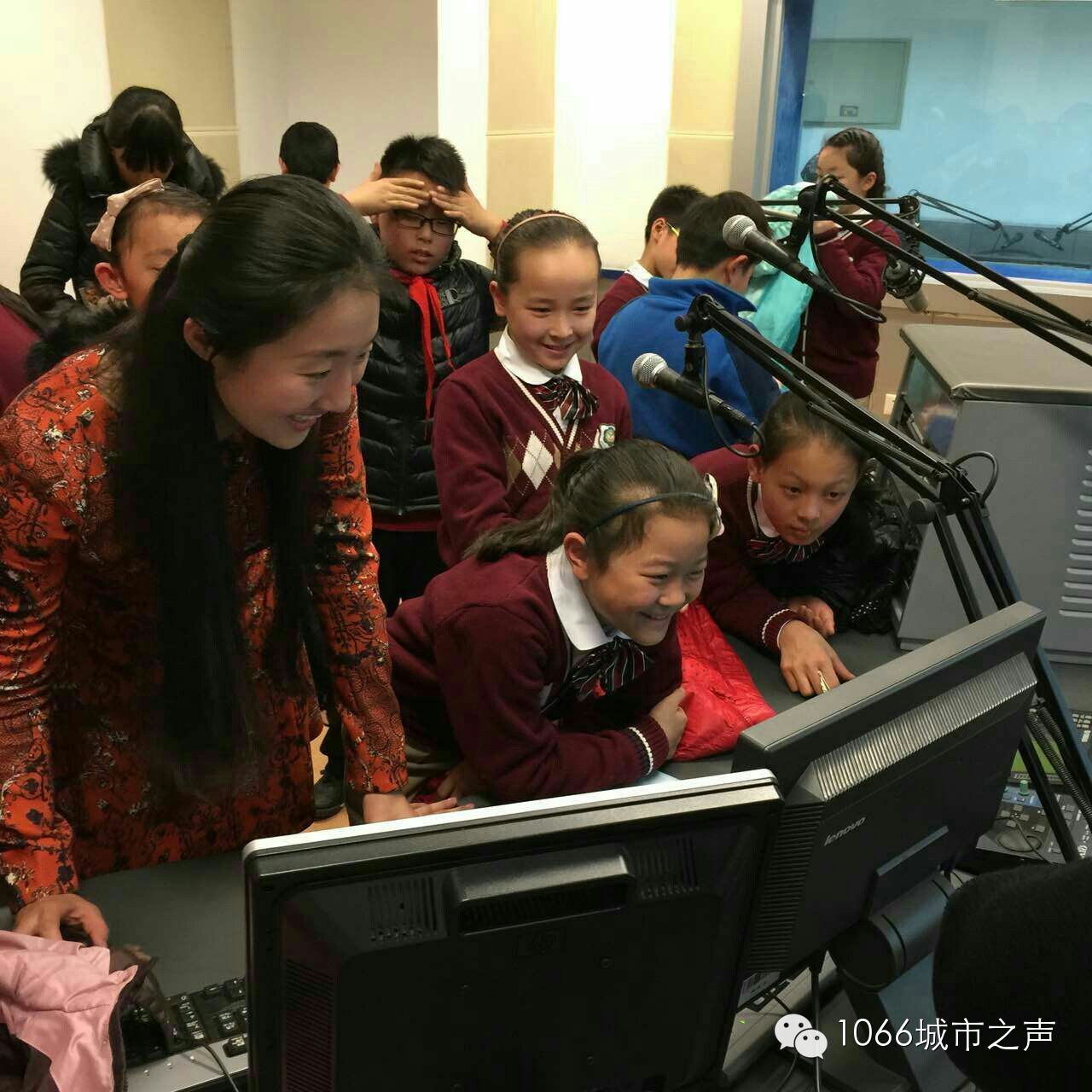 “好激動(dòng)，好激動(dòng)”！天天上學(xué)、放學(xué)都從廣播大廈經(jīng)過，今天終于進(jìn)來了！