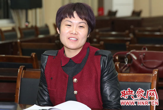 “焦裕祿式好干部”楊艷敏接受采訪。