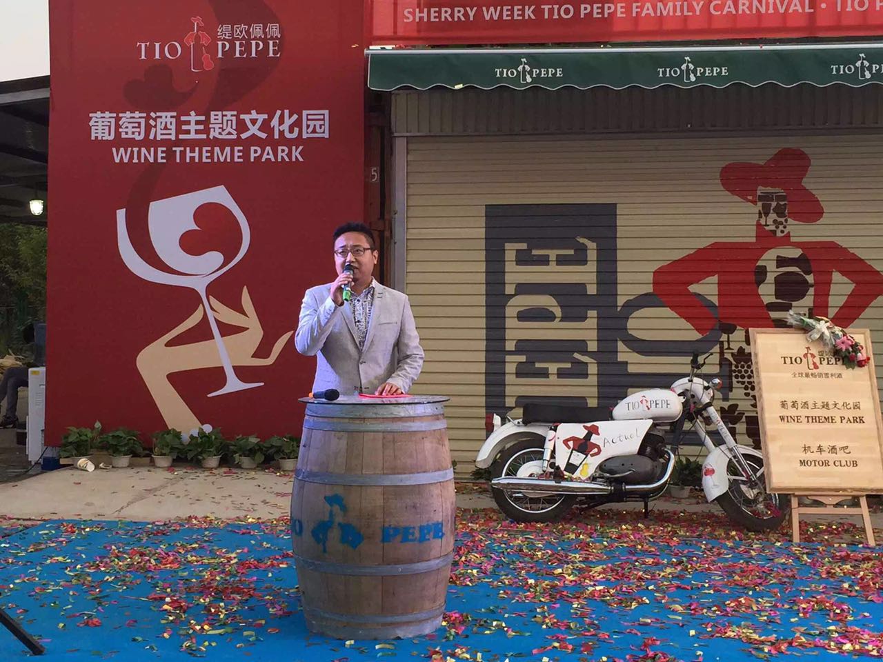 我們的巖歐巴出場嘍！真的是迷倒臺下一片！