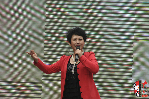 著名豫劇表演藝術(shù)家魏俊英現(xiàn)場(chǎng)演唱豫劇《紅菊》選段“十祝?！?、《五世請(qǐng)纓》選段“先王爺封我是個(gè)長壽星”