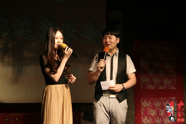 主持人：河南電臺戲曲廣播《越學(xué)越開心》主持人張琳，著名戲曲節(jié)目主持人、戲曲廣播當(dāng)家小生月陽