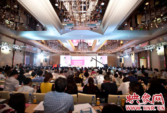 5月28日，一場(chǎng)河南企業(yè)家的盛會(huì)在鄭州舉辦，群象島2015夏季峰會(huì)以奮斗者為本致敬奮斗者。