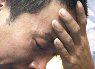 10歲方姓男童遭割喉殺害，父親淚流不止說，小兒子走了，他不知道該如何活下去。 臺(tái)灣《聯(lián)合報(bào)》