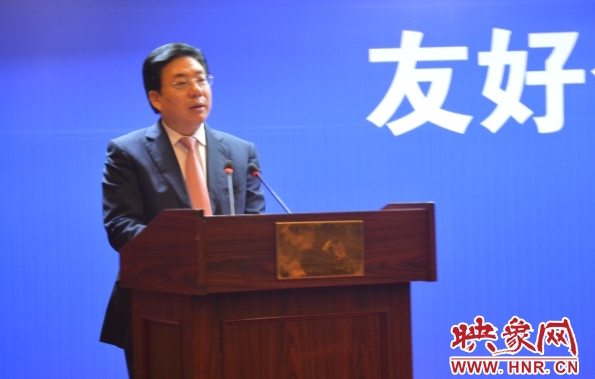 市委副書記、市長李柳身出席簽約儀式并講話