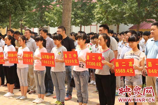 經(jīng)過(guò)一周的廣泛宣傳動(dòng)員，全縣教育系統(tǒng)共捐款174113元。