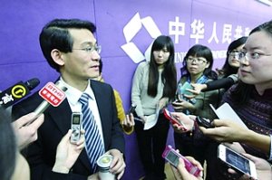 商務(wù)部新聞發(fā)言人表示，月度數(shù)據(jù)出現(xiàn)波動(dòng)是正常的。