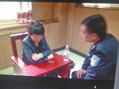 肇事司機(jī)李某歸案后，接受警方的訊問。