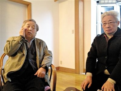 前晚，年過(guò)七旬的劉光嘉及妻子向記者講述強(qiáng)拆經(jīng)過(guò)。
