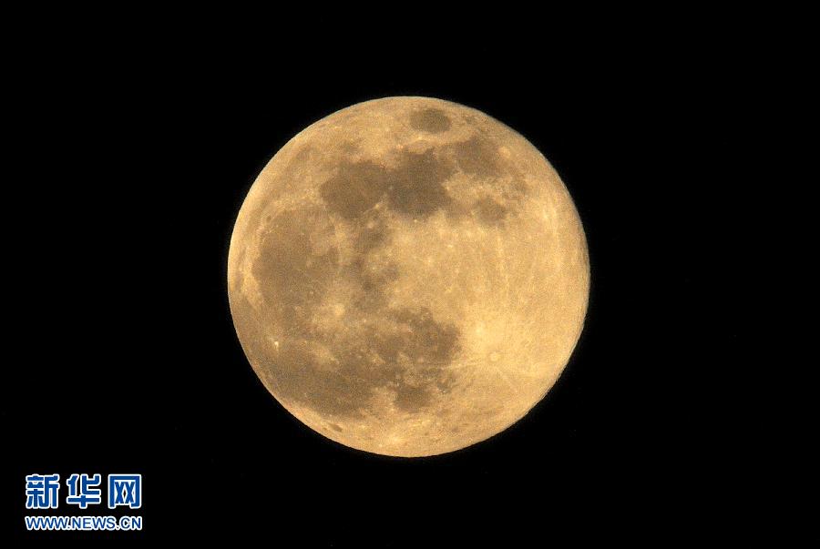 6月23日晚，云南省昆明市上空的圓月。