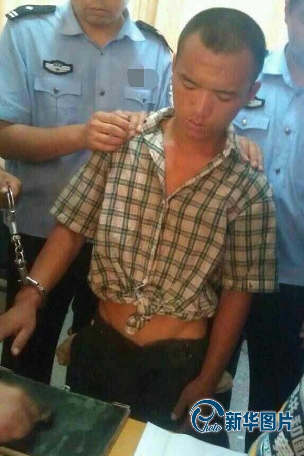2013年8月20日午間，河南省安陽警方將“8.19公交搶劫案”嫌犯24歲的周江波緝拿歸案。圖片來