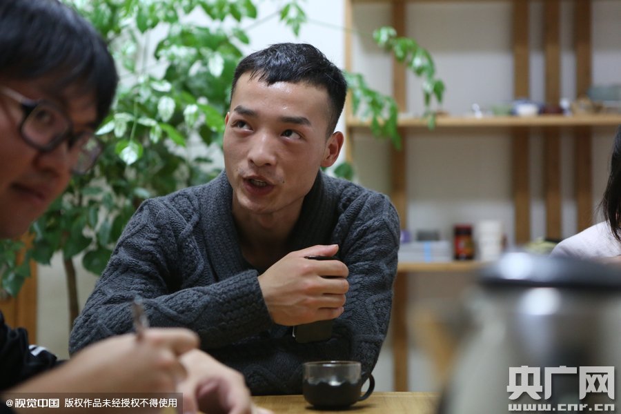 網(wǎng)絡(luò)紅人葉良辰現(xiàn)身浙江臺州，接受記者的專訪。