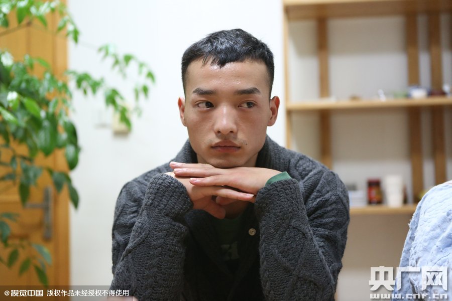網(wǎng)絡(luò)紅人葉良辰現(xiàn)身浙江臺州，接受記者的專訪。