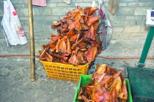 警方現(xiàn)場查獲的Y臘肉。