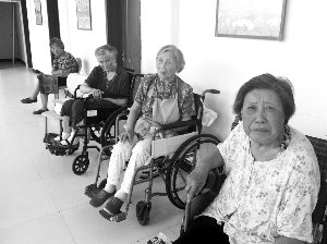 13個老人中，年齡最大的已經(jīng)99歲