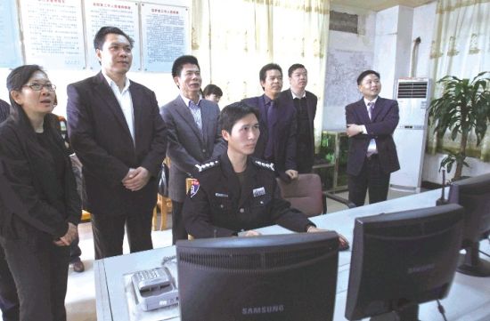 國(guó)家民政部農(nóng)村社區(qū)驗(yàn)收評(píng)估組對(duì)南海區(qū)農(nóng)村社區(qū)建設(shè)進(jìn)行檢查驗(yàn)收。