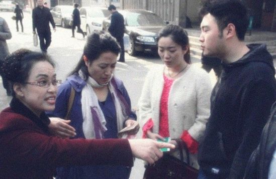 丈母娘從小張的存折中取了20000元，鑒定存折真假