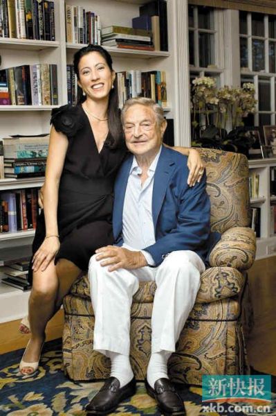 索羅斯及其未婚妻多美子。