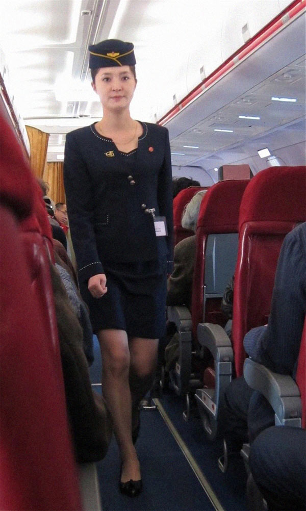 朝鮮領(lǐng)導(dǎo)人金正恩最近下令國(guó)營(yíng)高麗航空的女空服員改穿比較短、比較緊的裙子。