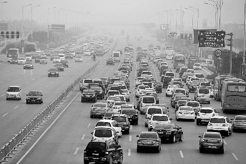 回程車量激增，中州大道車流量大。