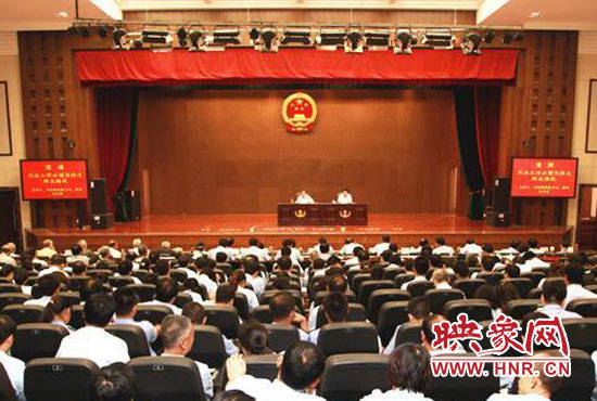 9月3日上午，河南省高級人民法院召開機(jī)關(guān)全體黨員干部大會
