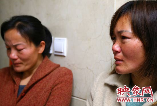 提及現(xiàn)狀，柴小快的女兒不住流淚。