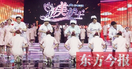 5月6日，“最美護(hù)士”的獲獎(jiǎng)?wù)呓o新護(hù)士授帽