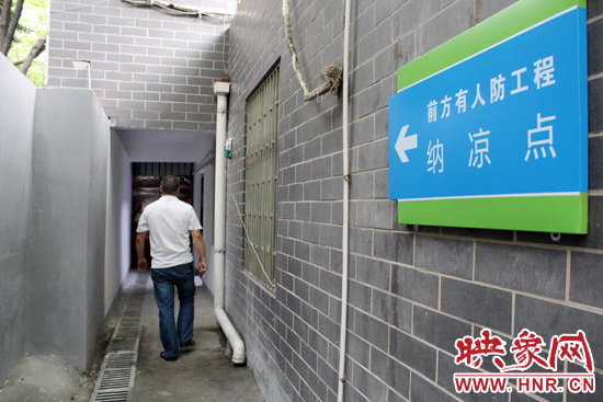 在每一處納涼點均有醒目標志，市民可就近前往。