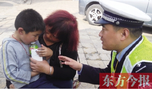 昨日，5歲的男孩獲救后，向民警講述被拐經過。
