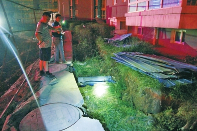 塌方、移位地點(diǎn)距離大樓主體近之又近