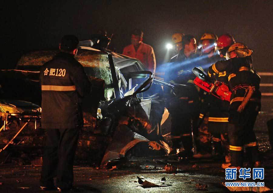 2013年1月9日，合肥，事故現(xiàn)場，兩輛受損車輛已經(jīng)全部變形