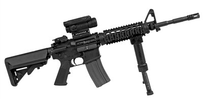 M4 卡賓槍，戰(zhàn)斗全重：3.4公斤，最大有效射程：600米，全槍長：840mm，空槍重：2.88公斤