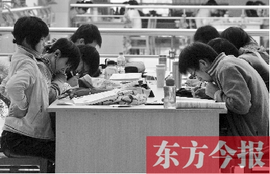 專家認(rèn)為，內(nèi)地高校對學(xué)生創(chuàng)造性、自主性的培養(yǎng)不及港校