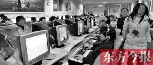 網(wǎng)吧早已成為年輕人的一個(gè)重要去處。18年過去了，河南人的生活與互聯(lián)網(wǎng)已經(jīng)密不可分