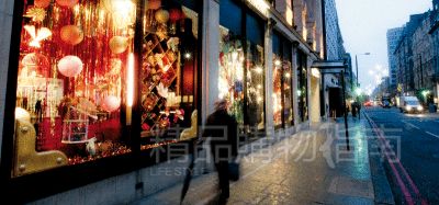 在圣誕節(jié),即使window shopping也很美好。