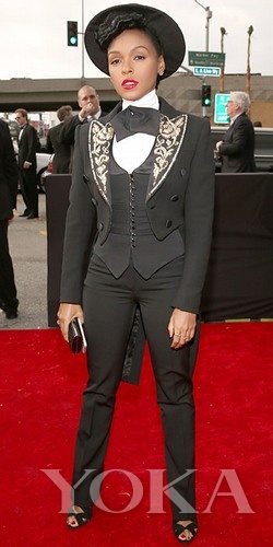  Janelle Monae這身跟去年的打扮差不多，爵士名伶的標(biāo)配嗎