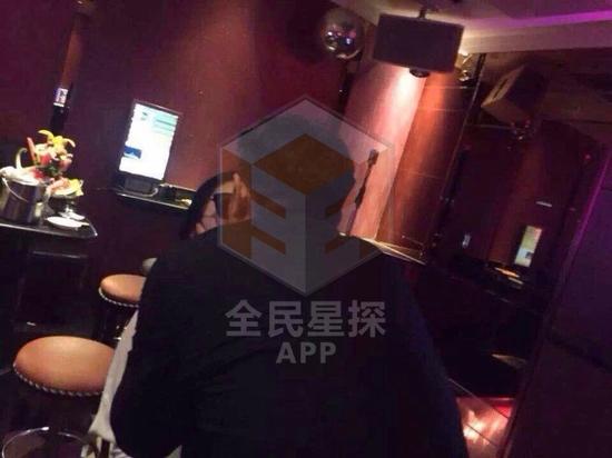 網(wǎng)絡(luò)曝光的田源激吻照，田源稱是角度問題