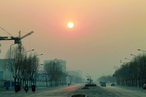 昨日天空放晴，雖然天還不是那么藍(lán)，但也給大家?guī)?lái)好心情。