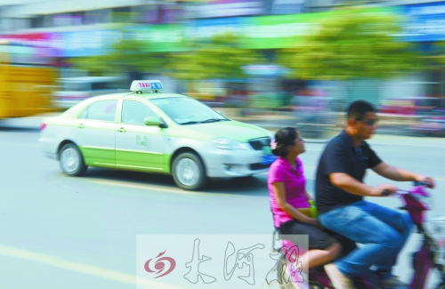 街頭的出租車數(shù)量,直接影響著市民出行。