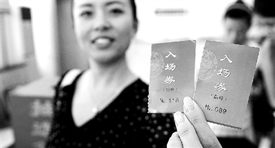 本報記者抽出的兩名消費者代表。