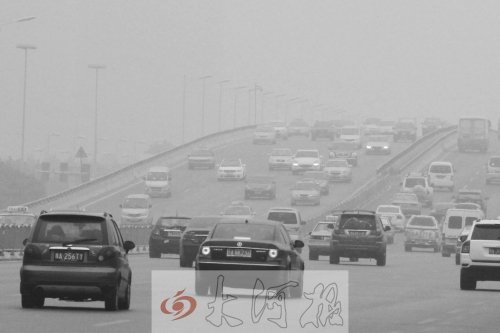 省會(huì)鄭州的霧霾中,機(jī)動(dòng)車尾氣平均占24%,嚴(yán)重時(shí)占60%。