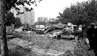 對公園選址的5.5萬多平方米的違章建筑進行拆除。
