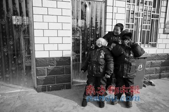 少不更事的孤兒被送往開(kāi)封市福利院。