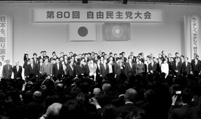 3月17日，日本自民黨黨員在東京出席自民黨年度大會。新華社發(fā)
