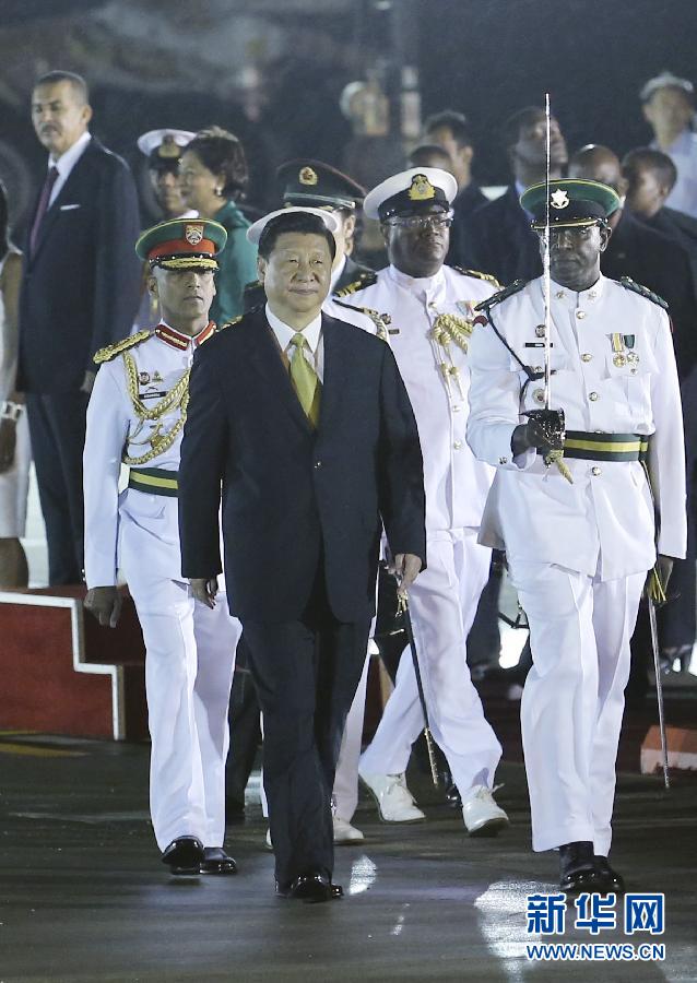 這是習(xí)近平主席檢閱儀仗隊。姚大偉 攝