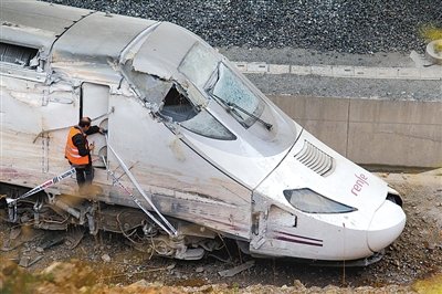 快速列車的車頭沒有受到太大損壞。