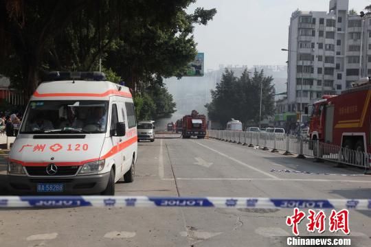 救護車現(xiàn)場待命?！「邩s權　攝