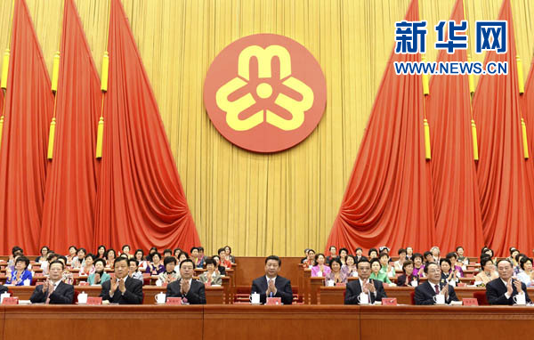 習近平、李克強、張德江、俞正聲、劉云山、王岐山、張高麗等在主席臺就座，祝賀大會召開。